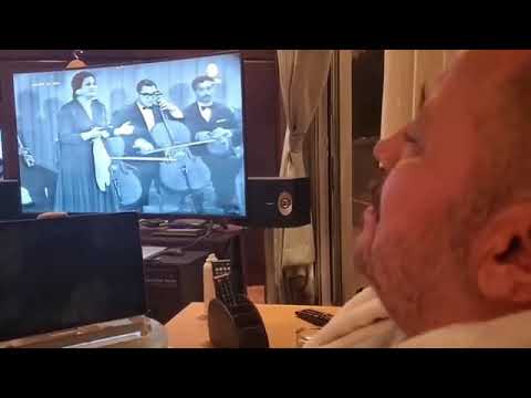 جورج وسوف يستمع ام كلثوم عودت عيني