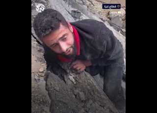 يم ا عبدالله ردوا علي فلسطيني يبحث عن عائلته تحت أنقاض منزلهم المدمر في غزة
