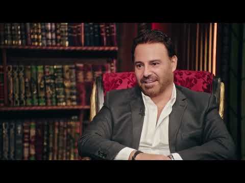 عاصي الحلاني يروي تفاصيل قصة أغنية باب عم يبكي