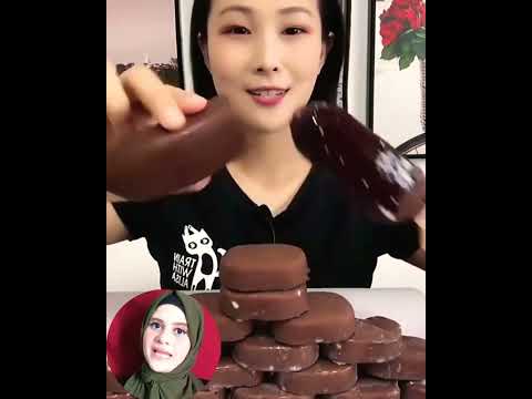 أغرب بنت تاكل شيكولاتة بكميات كبيرة إدمان الشيكولاتة Shorts شيكولاتة Tiktok عشاق الشيكولاتة Love