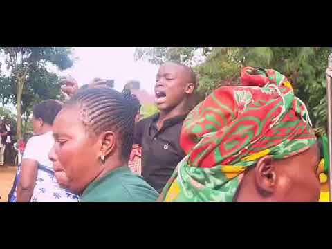 Huu Wimbo Umeliza Wengi Baada Ya Kijana Kuuimba Kwenye Msiba Wa Mama Yake