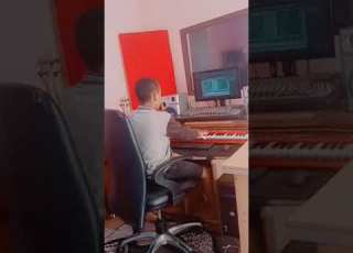 Harmonizer Amkubali Huyu Mtoto Wa Darasa La 5 Kwa Kurudia Kuitengeneza Beat Ya Anjella No Body