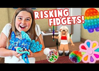 RISKING FIDGET TOYS IN MURDER MYSTERY 2 JKREW GAMING