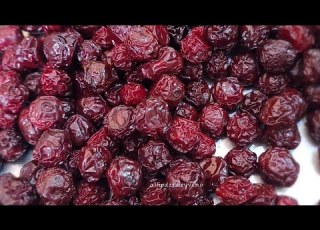 آلبالو را اینجوری خشک کن آموزش خشک کردن آلبالو آلبالو آشپزی