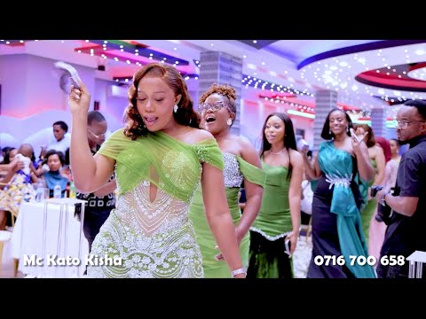 MARAFIKI WA BI HARUSI WAMSHUGHULIKIA KITAJIRI MBELE YA UKUMBI TAZAMA KILICHOTOKEA USIKU WA REBECCA