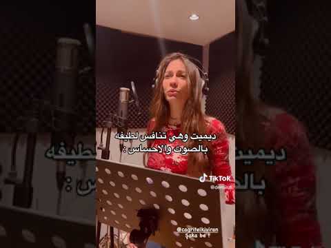 ديميت اوزدمير في تركيا تغني بلشارع