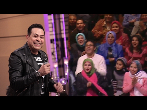 معكم منى الشاذلى حكيم يغني مع الجمهور الحب ناداني بوصلة رقص غريبة لازم اشخط فيكو