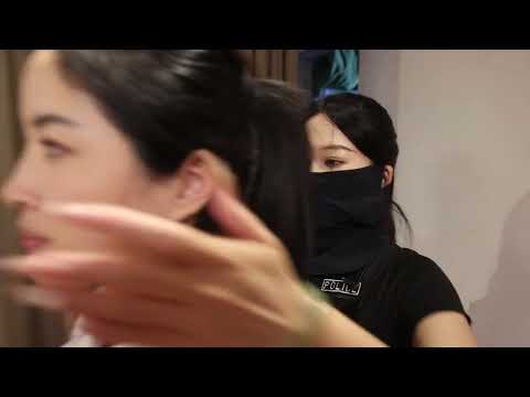 Female Agent Handgag And Neck Snap