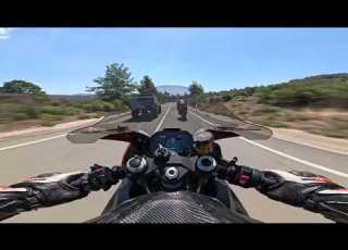 Ducati Panigale V4s And BMW S1000RR Screaming At 14 000 RPM