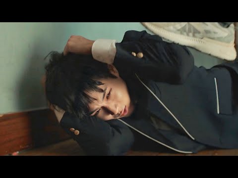 ولد غلبان الكل بيتنمرو عليه فبيتحول لقاتل متسلسل وبيخلص علي اي حد يضايقه