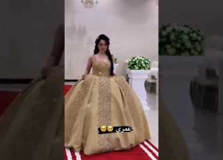 فستان خطوبه ملكيه فخمه باللون الذهبي