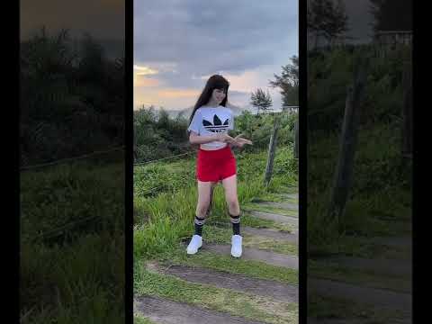 GIOVANNA ALPARONE DANÇANDO NO POR DO SOL GIOVANNA ALPARONE DANÇANDO NO POR DO SOL