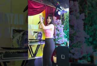 Her Gun Bizimle Firuze Agayeva Pizza Shorts Show