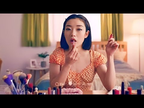 بنت قبيحه كل الطلاب بيتنمرو عليها فبتقرر تغير شكلها وتهتم بنفسها عشان كل الشباب تعجب بيها ملخص مسلسل