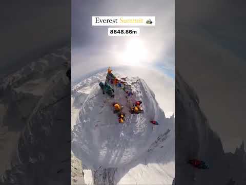 مغامرون على أعلى قمة جبل بالعالم افرست