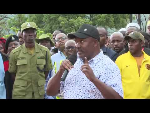 WAZIRI MKUU NA WANANCHI WA MJI WA NAMANGA