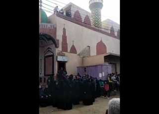 البلد كلها خرجت وراهم عشان تو دعهم جنازة شعبية كبيرة لضحايا حادث كفر طنبدي بالمنوفية مشهد مهيب