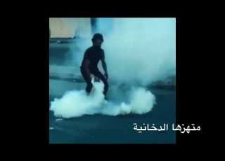 تصاميم عراقية متظاهر بطل يضرب مسيل الدموع دبل كيك ابطال بمعنى الكلمة