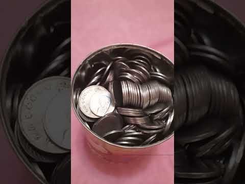 فيديو للترفيه شاركت معكم فتح حصالتي المتواضعة من فئة خمس دنانير