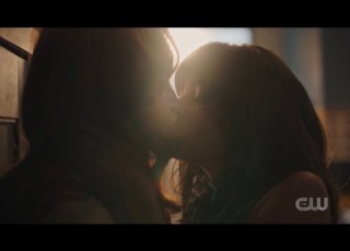 Cheryl And Toni Kiss Riverdale 7x06
