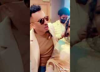 Ilkacase Qeys Oo Hodan Abdirahman Meel Xaflad Dhexdeeda Madaxa Uga Shumiyay Shorts