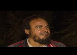  صبايا الخير مجنون يغرق بيتة ويخلع بلاط الحمام لمحاربة الجن
