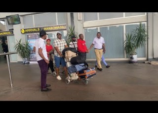 MKONGO ALIYETAPELI TANZANIA NA KUTIMKIA UGANDA ADAKWA AWASILI AIRPOT TANZANIA CHINI YA ULINZI MKALI