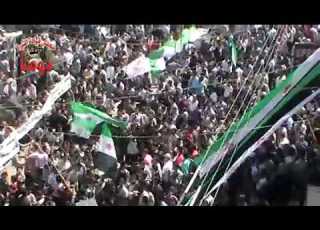 دوما رفع علم الإستقلال على مئذنة الجامع الكبير 13 4 2012