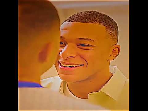 ردة فعل لاعبين على تمثال الخاص بهم