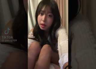 いや生脚見せながらのアヘ顔エロすぎるwww
