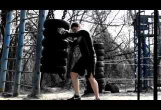 أندر آرمور تحفيز لتمرين MMA الشاق