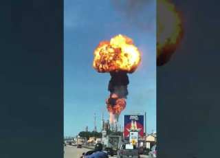  Refinery Gas Flare Releasing Huge Fire Mushroom Cloud