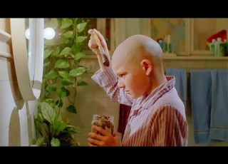  في محاولة يائسة لعلاج صلعه ي طلق مرهم آثار ا جانبية م رعبة ملخص لفيلم رعب