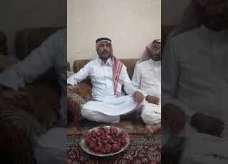  الشاعر صالح الشراري وسط ابناء القبيله بعد انتهاء مهرجان الطايف