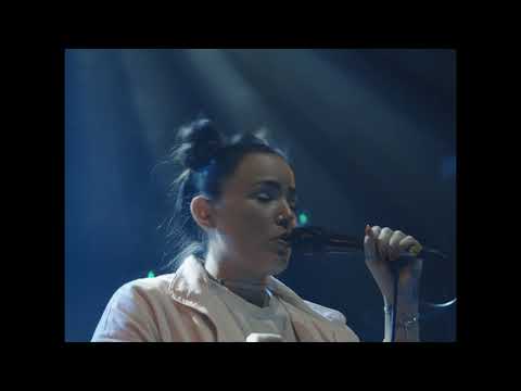 Miriam Bryant Black Car Live In London