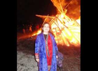 خواننده یسنا آتش تابناک موسیقی سنتی Yasna Atashe Tabnak