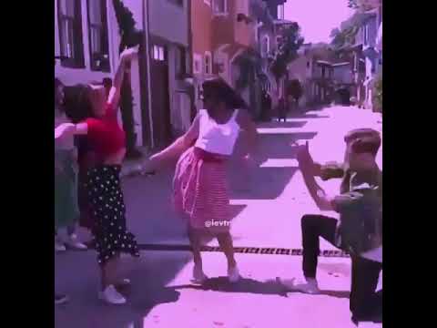 رقص ديميت اوزديمير على اغنية عربية كواليس الطائر المبكر