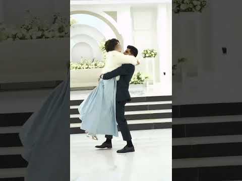 تركضلي وفاتح ايدك احظني روحي تريدك زيد الحبيب بدت تمطر