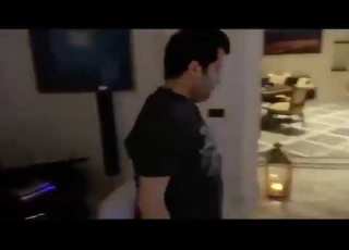  شوفوا خايسين أحمد ير التلفزيون لان خسر خايسين أحمد من صديق خي خن خود المساعدة بالوصف