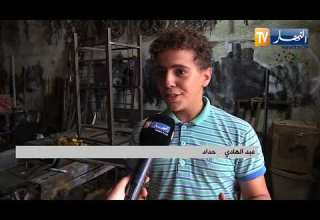 حفاظا على حرفة والده عبد الهادي يتمسك بمهنة الحدادة رغم صعوبتها