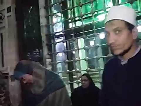 الحاجة كريمة ام منعم في مقام السيدة زينب