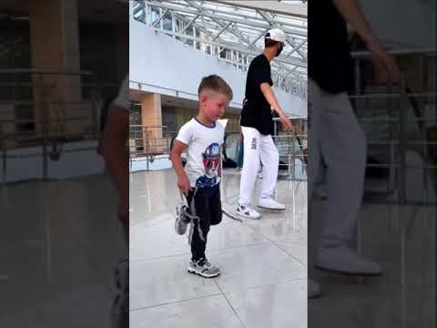Trend De Dança TikTok Criança Arrasando No Freestyle Trend De Dança TikTok Criança Arrasando No Freestyle