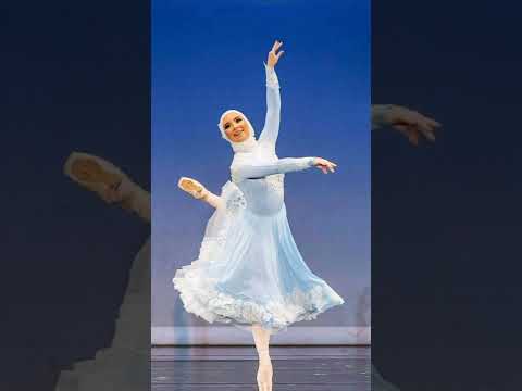 أول راقصة باليه محترفة محجبه