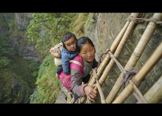  THE ISOLATED CHINESE VILLAGE THAT CLIMBS CLIFFS TO REACH THE OUTSIDE WORLD