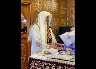 هوذا كائن معنا على هذه المائدة اليوم عمانوئيل إلهنا القس بقطر نسيم