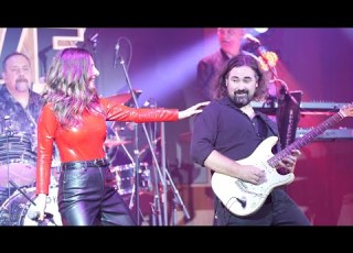  Chloe Castledine Brings Beat It To Life Full Band Live