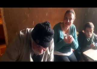 تعالو شوفو ابويا وهو بيطبخلنا يوم العيد تسلم ايدك يابويا وضحك السنين موتنا من الضحك