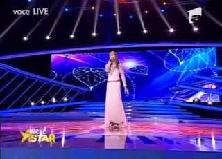 الطفلة الوحيدة التى غنت اغنية تايتنك وادهشت لجنة الحكام والجمهور