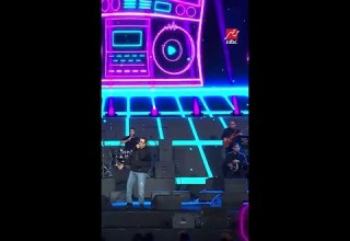 إحساس هشام عباس يخطف قلوب الحاضرين أثناء أغنية تعالى