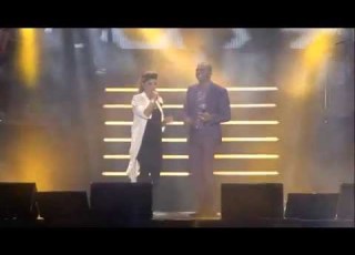 שרית חדד ואייל גולן מנגנת את חיי מתוך המופע פעם בחיים